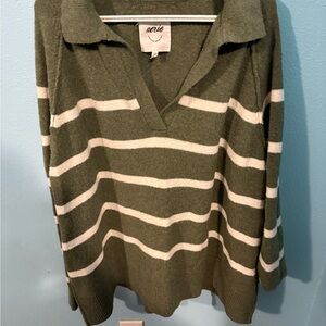 XL Aerie V-Neck Sweater Overized with collar in Olive and Cream Stripes